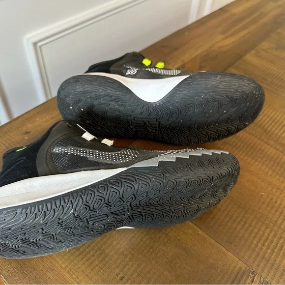 Nike size 5 Kyrie Flytrap V 5 Black White Cool Grey Volt Youth Kids Boys size 5 - Picture 11 of 12